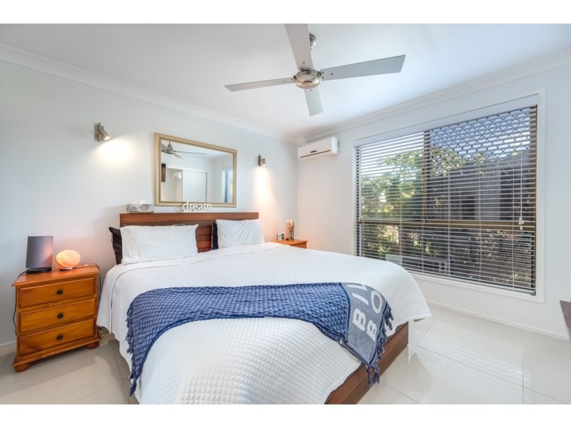 8 Longboat Place, Biggera Waters QLD 4216