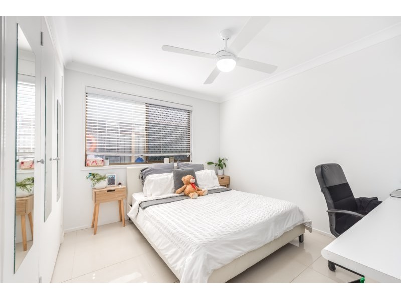 8 Longboat Place, Biggera Waters QLD 4216