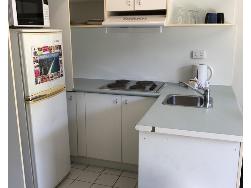 2/125 Frank Street, Labrador QLD 4215