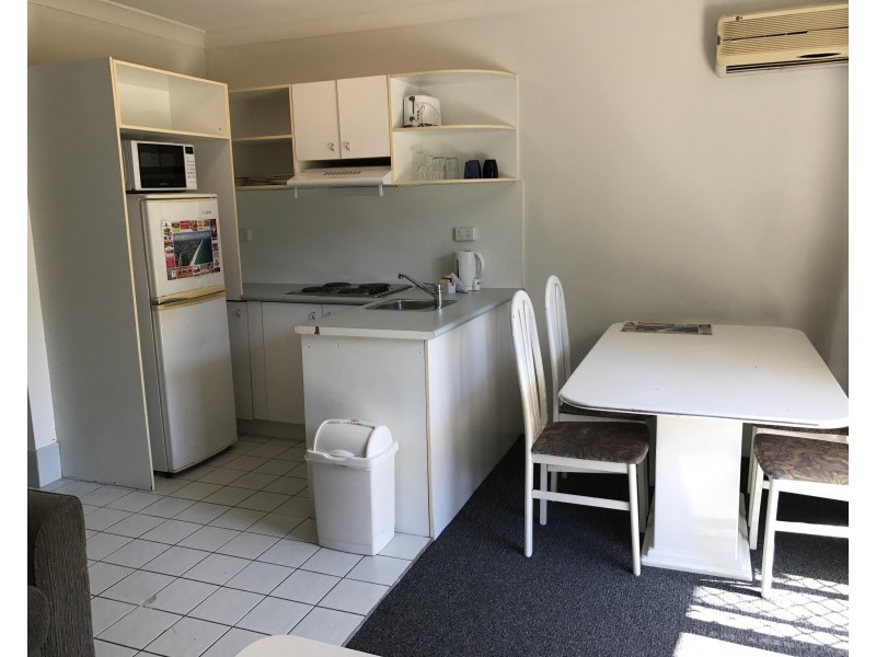 2/125 Frank Street, Labrador QLD 4215