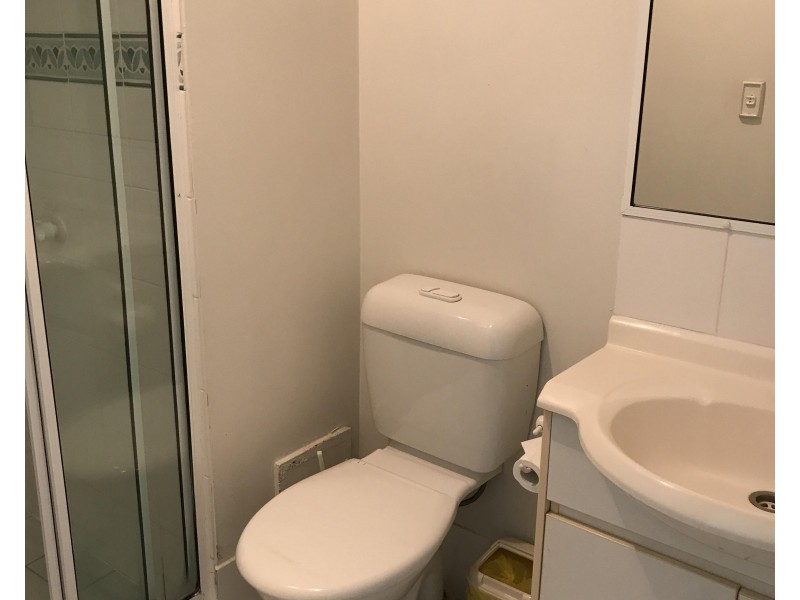 2/125 Frank Street, Labrador QLD 4215