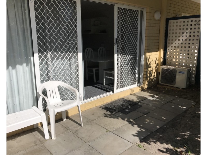 2/125 Frank Street, Labrador QLD 4215