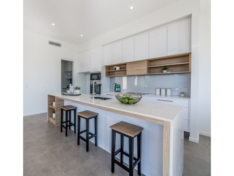 4 Drome Street, Runaway Bay QLD 4216