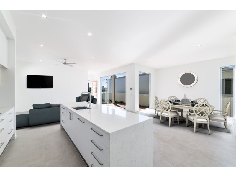 4 Drome Street, Runaway Bay QLD 4216