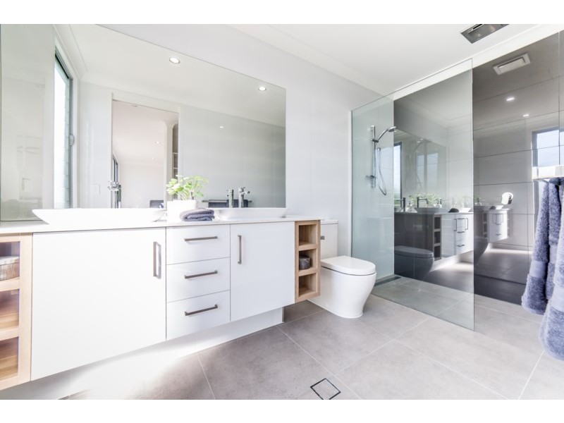 4 Drome Street, Runaway Bay QLD 4216