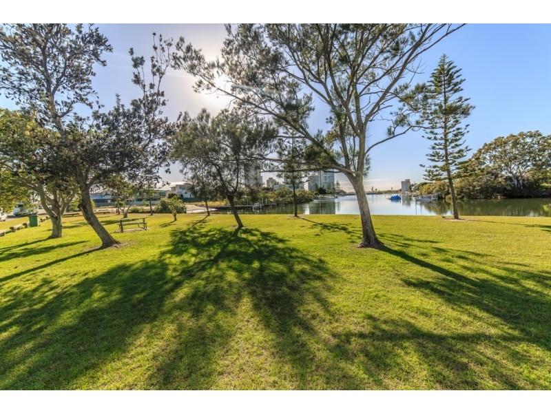 4 Drome Street, Runaway Bay QLD 4216