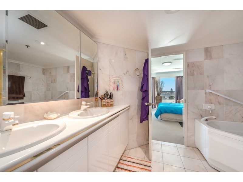 6D/5 Bayview Street, Runaway Bay QLD 4216