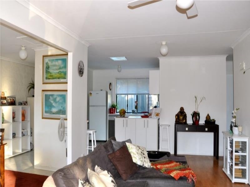 2/6 Hoya Court, Labrador QLD 4215