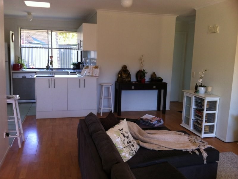 2/6 Hoya Court, Labrador QLD 4215