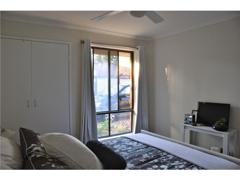 2/6 Hoya Court, Labrador QLD 4215