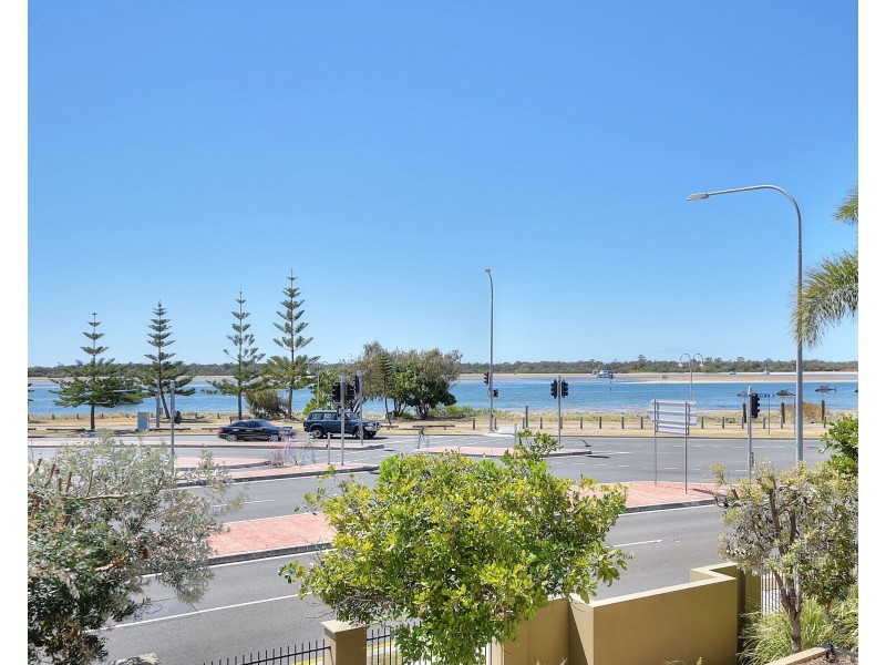 212/392 Marine Parade, Labrador QLD 4215