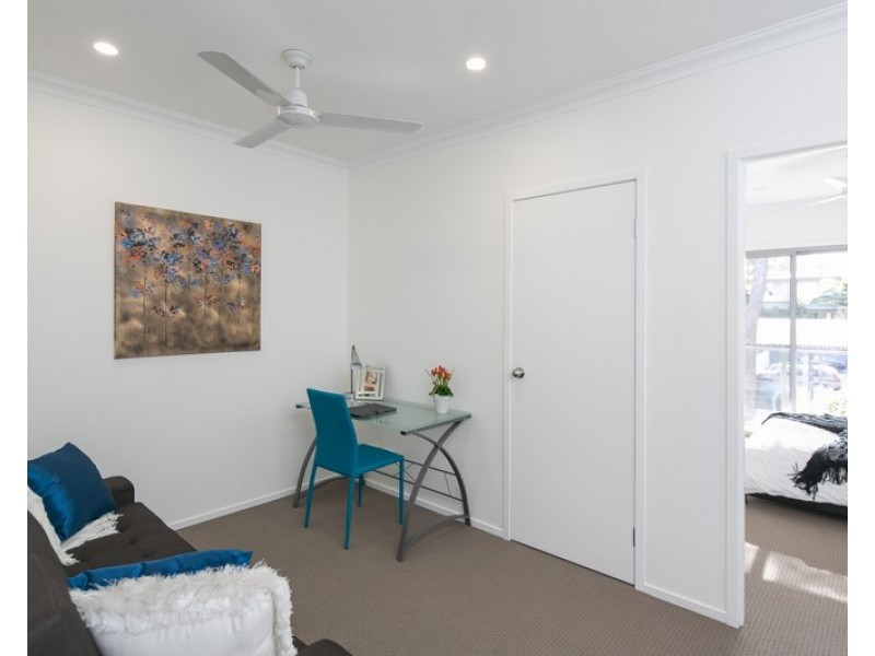 1/460 Pine Ridge Road, Coombabah QLD 4216