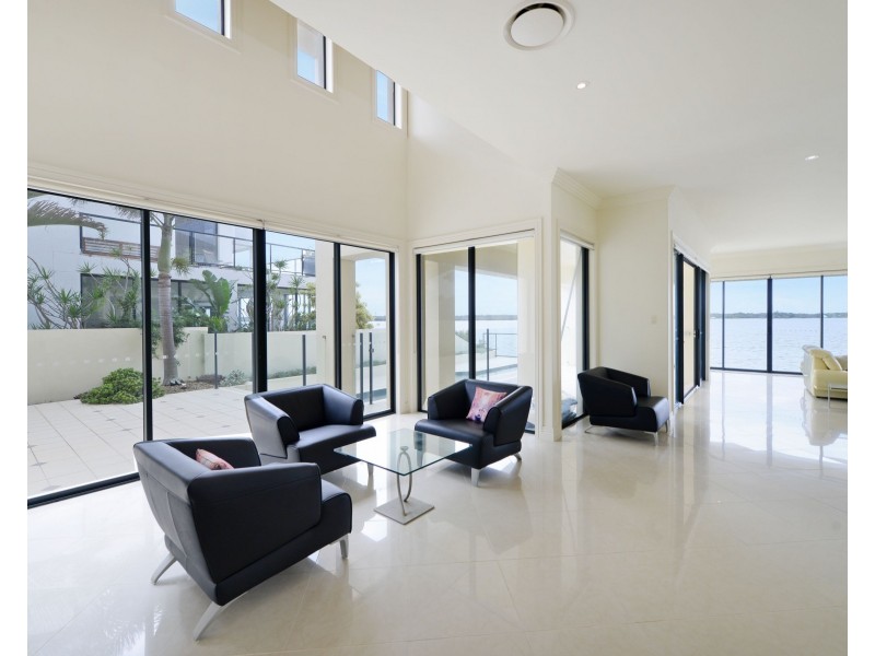 39 King Arthurs Court, Sovereign Islands QLD 4216