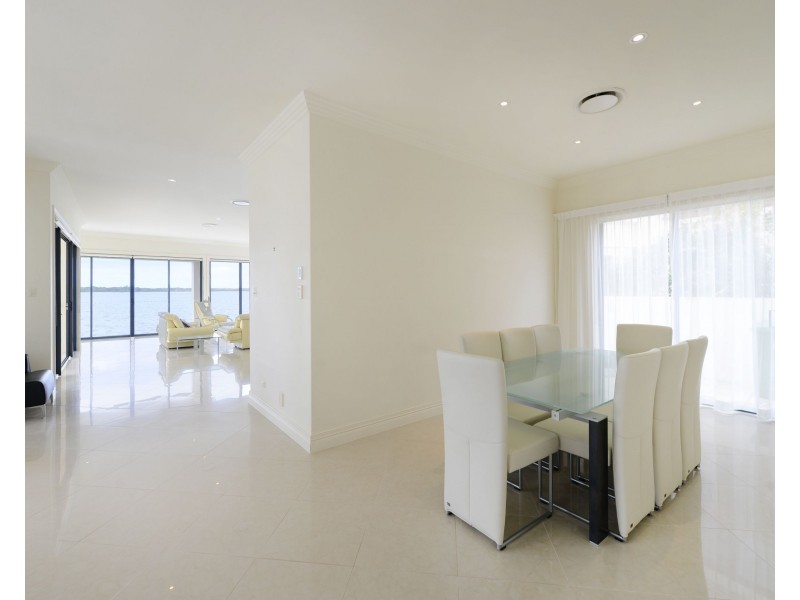 39 King Arthurs Court, Sovereign Islands QLD 4216