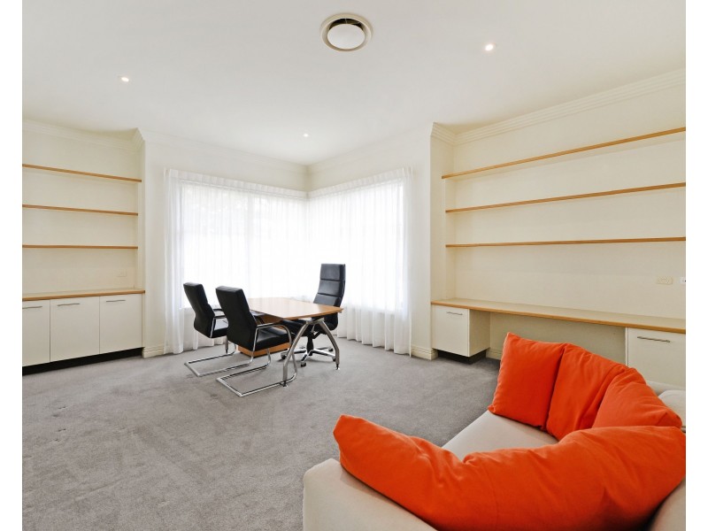 39 King Arthurs Court, Sovereign Islands QLD 4216