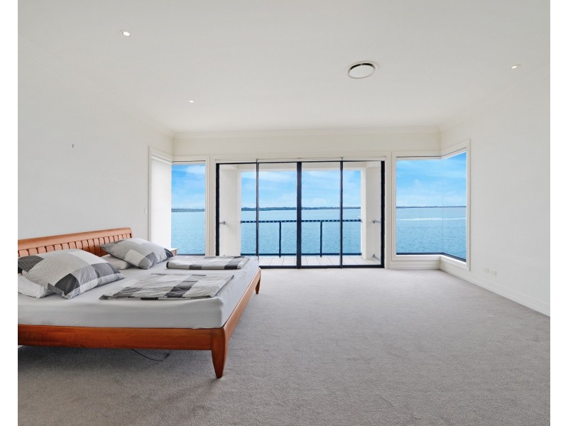 39 King Arthurs Court, Sovereign Islands QLD 4216