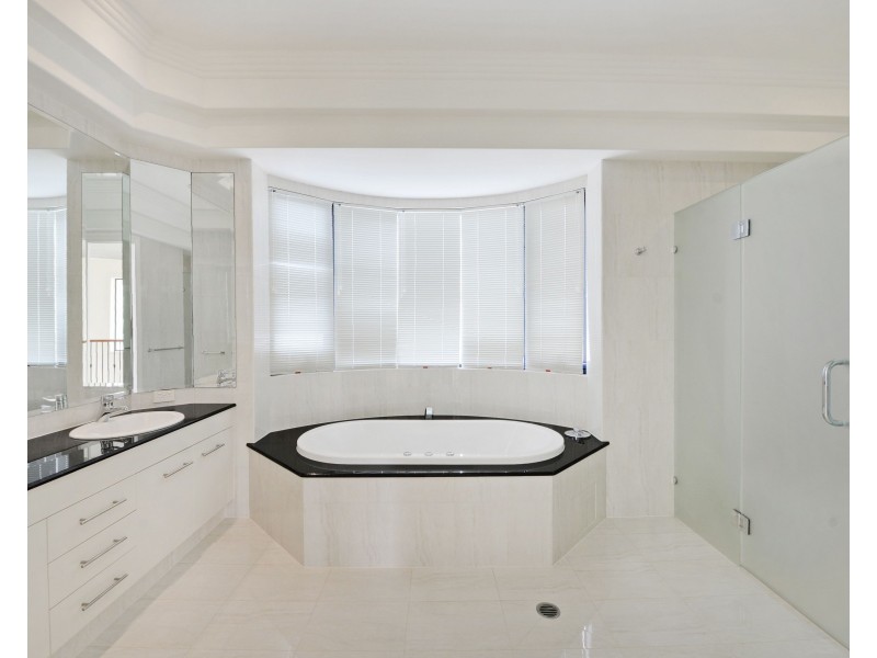 39 King Arthurs Court, Sovereign Islands QLD 4216