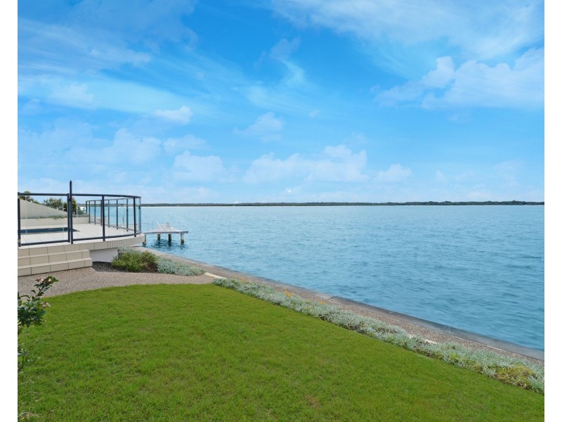 39 King Arthurs Court, Sovereign Islands QLD 4216