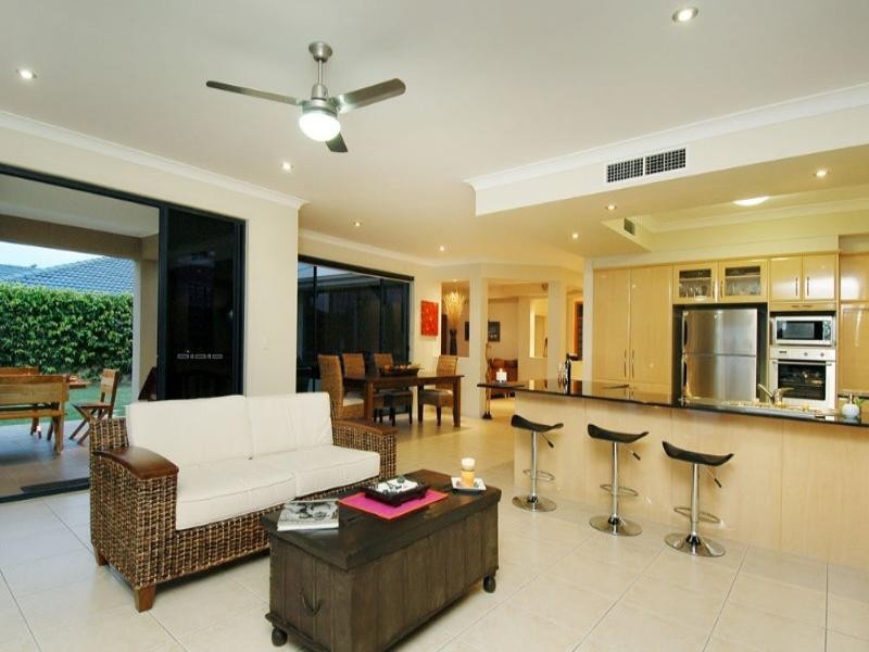 9 Kikori Crescent, Runaway Bay QLD 4216