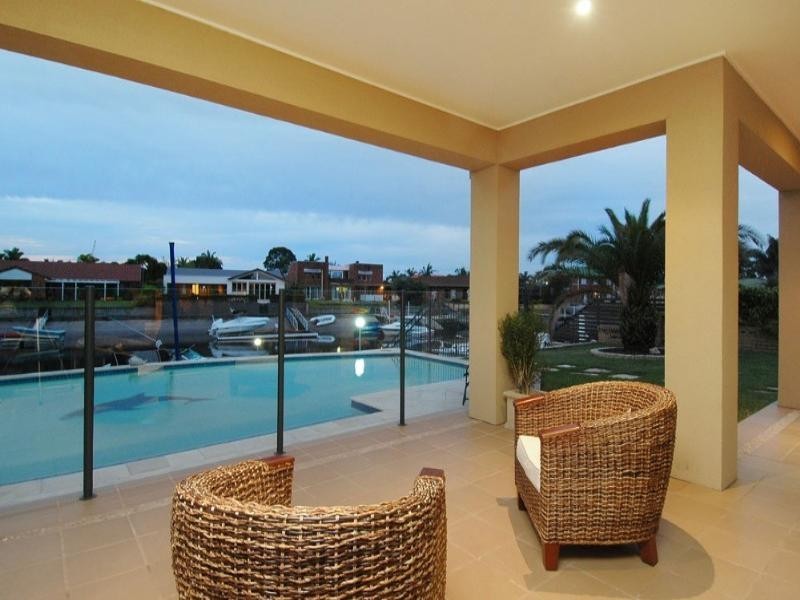 9 Kikori Crescent, Runaway Bay QLD 4216