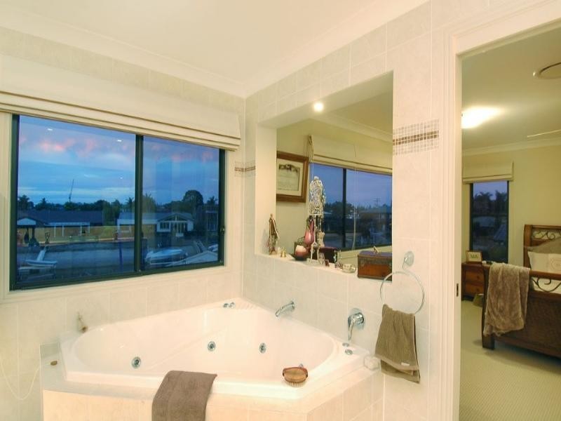 9 Kikori Crescent, Runaway Bay QLD 4216