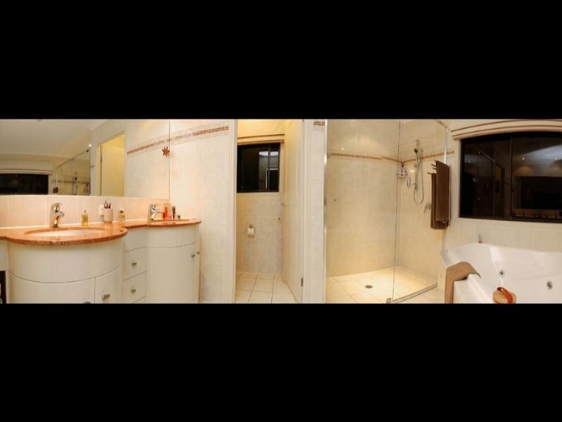 9 Kikori Crescent, Runaway Bay QLD 4216