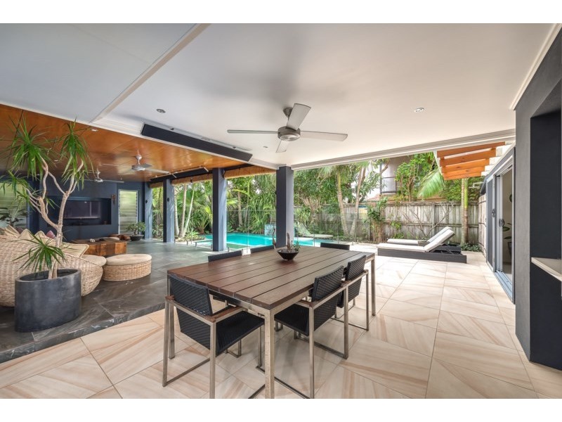 16 Teal Avenue, Paradise Point QLD 4216