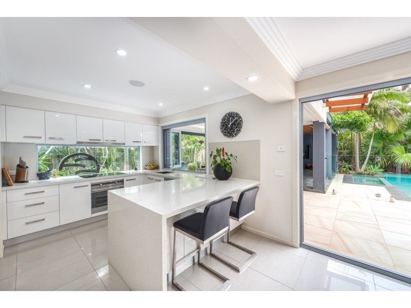 16 Teal Avenue, Paradise Point QLD 4216