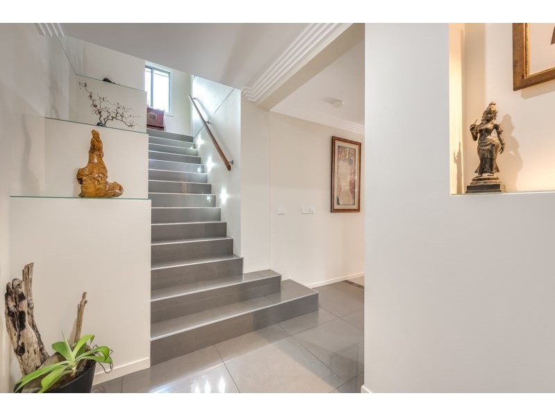 16 Teal Avenue, Paradise Point QLD 4216