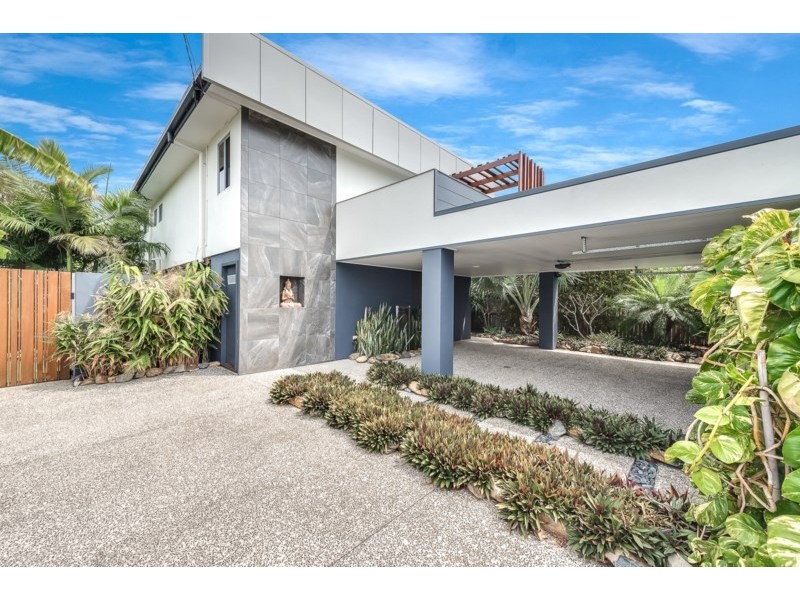 16 Teal Avenue, Paradise Point QLD 4216