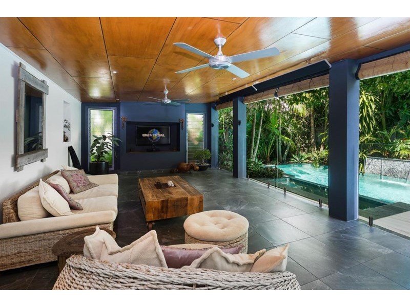 16 Teal Avenue, Paradise Point QLD 4216