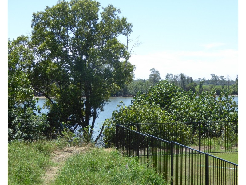 109 River Links Boulevard East, Helensvale QLD 4212