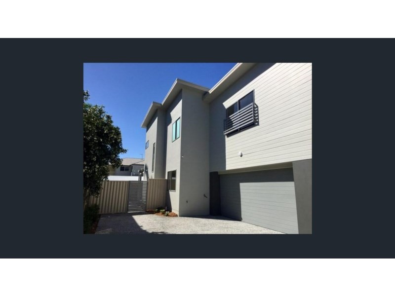 2/37 Parker Street, Labrador QLD 4215