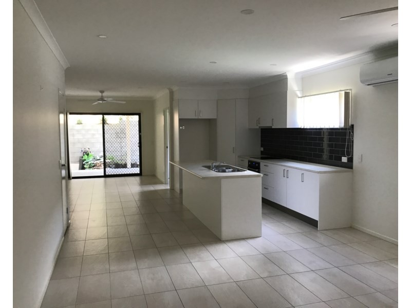 2/18 Enid Avenue, Southport QLD 4215