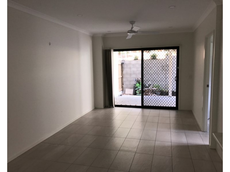 2/18 Enid Avenue, Southport QLD 4215