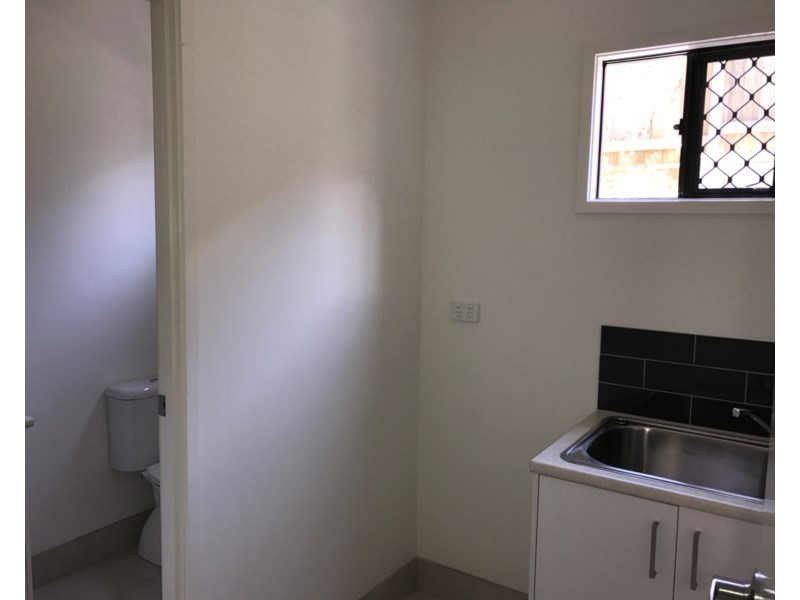 2/18 Enid Avenue, Southport QLD 4215