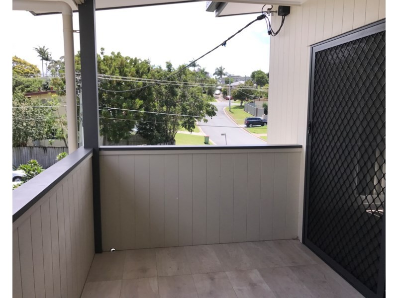 2/18 Enid Avenue, Southport QLD 4215