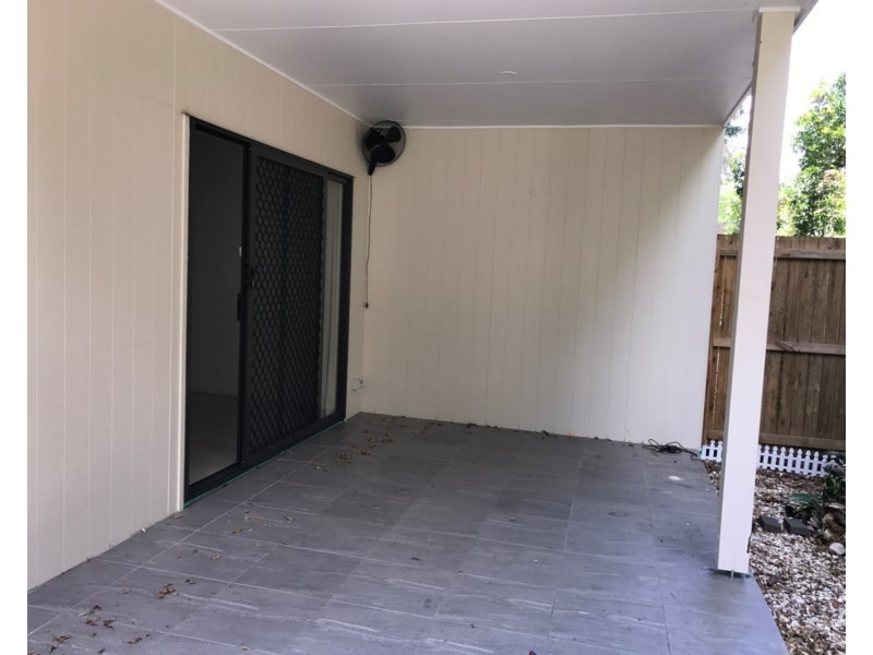 2/18 Enid Avenue, Southport QLD 4215