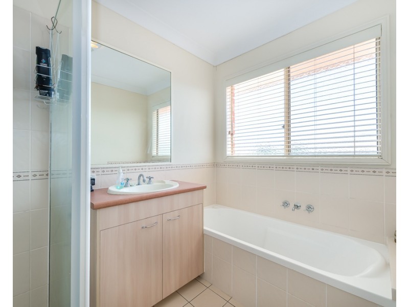 5 Tandanus Court, Oxenford QLD 4210