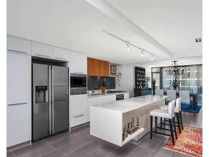 30402/2 Ephraim Island, Paradise Point QLD 4216