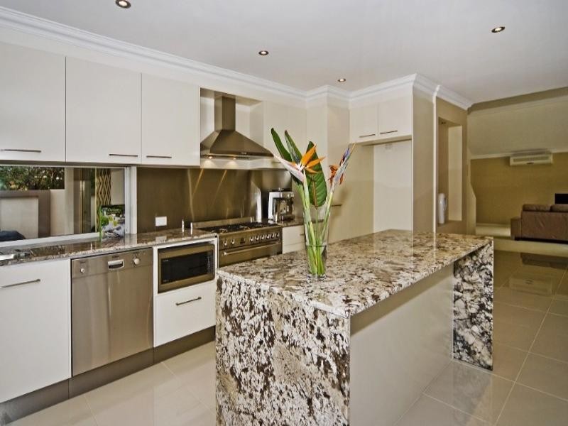 5 Smugglers Place, Runaway Bay QLD 4216