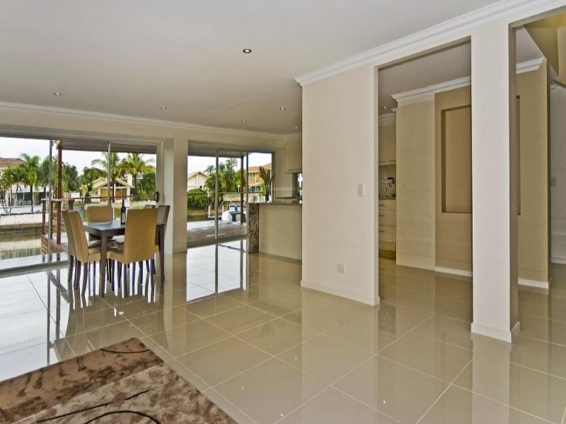 5 Smugglers Place, Runaway Bay QLD 4216