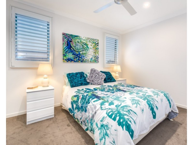 2/9 Nankeen Avenue, Paradise Point QLD 4216