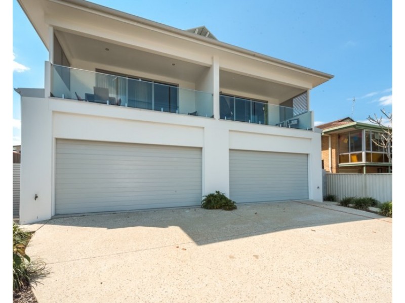 2/9 Nankeen Avenue, Paradise Point QLD 4216