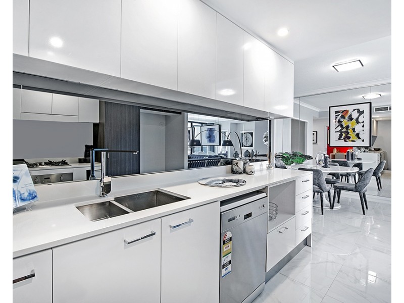 5 Harbourside Court, Biggera Waters QLD 4216