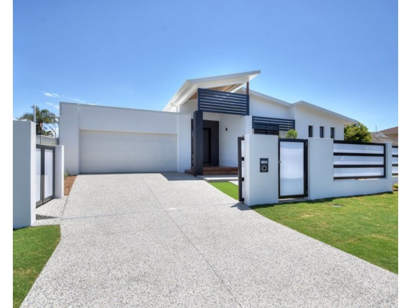 102 Stradbroke Street, Runaway Bay QLD 4216