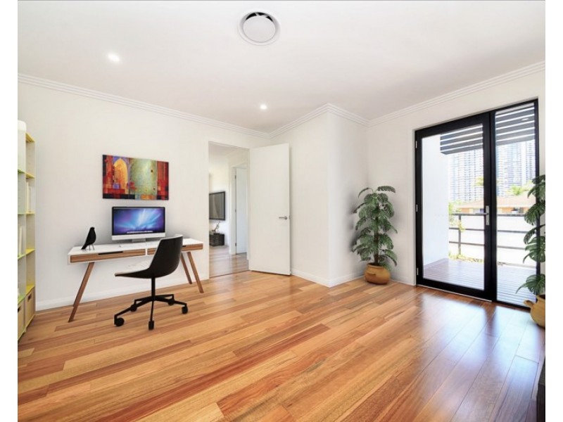 102 Stradbroke Street, Runaway Bay QLD 4216