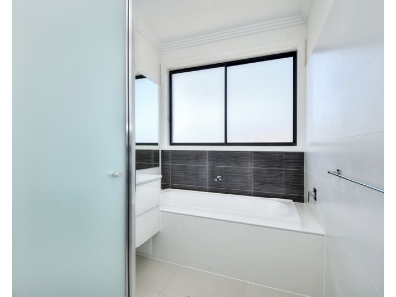 102 Stradbroke Street, Runaway Bay QLD 4216