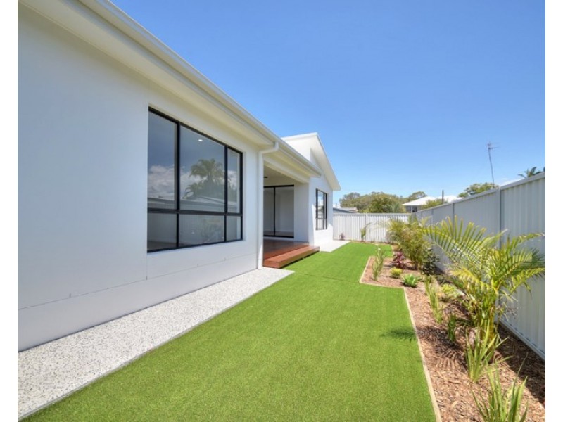 102 Stradbroke Street, Runaway Bay QLD 4216