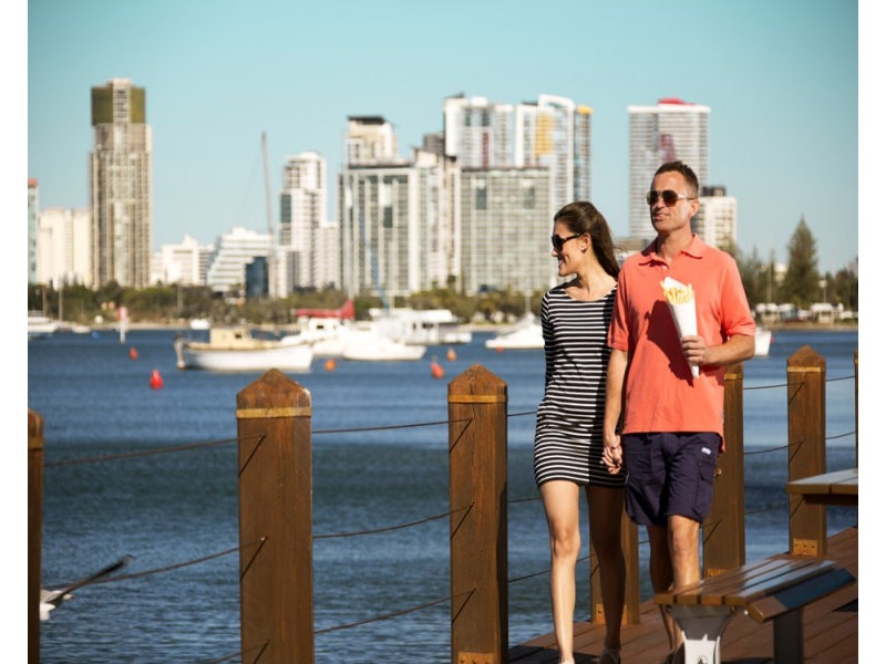 8 Sunshine Court, Labrador QLD 4215